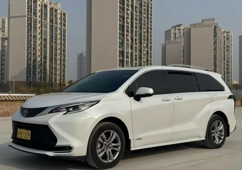 Toyota Sienna из Китая