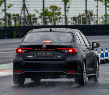 Toyota Allion 2020 из Китая: обзор третьего поколения E210