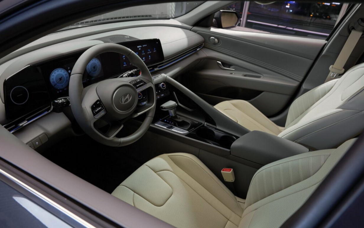 Фото салона Hyundai Avante
