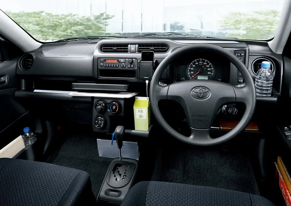 Фото салона Toyota Probox