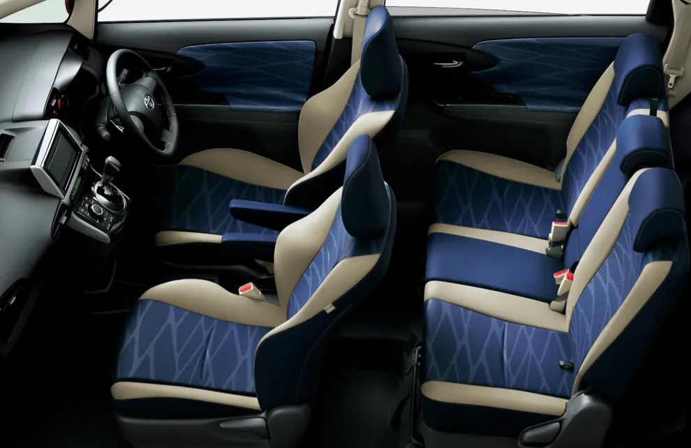 Салон Toyota WISH