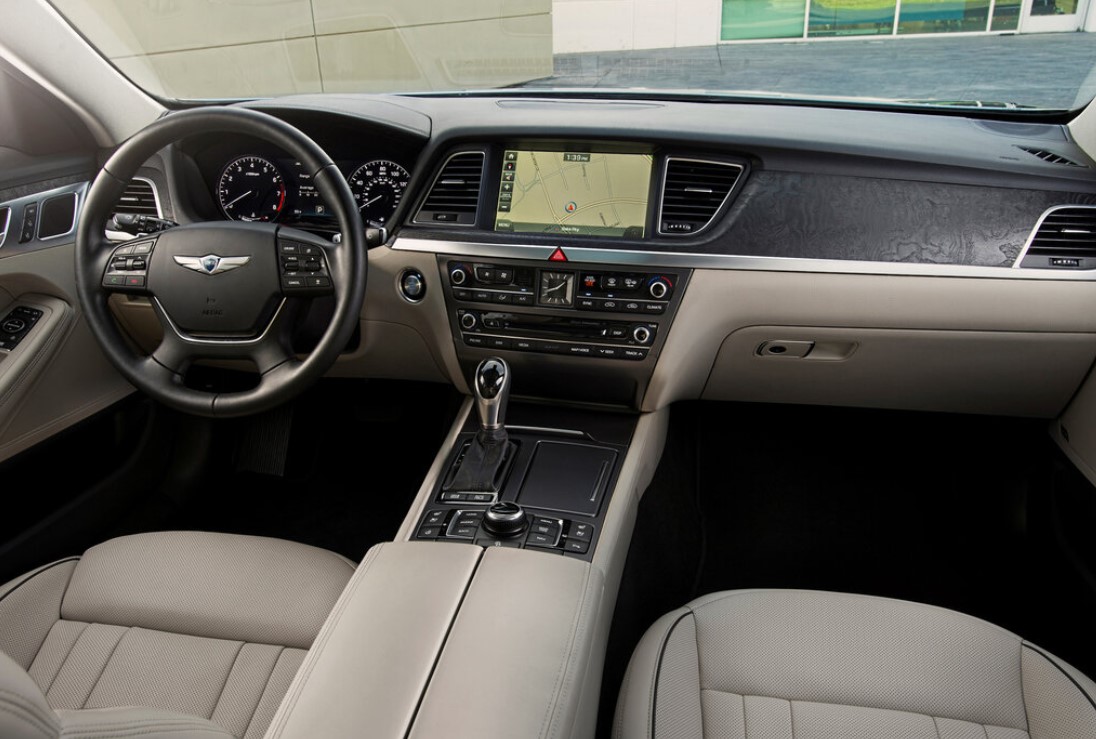 Фото салона Hyundai Genesis