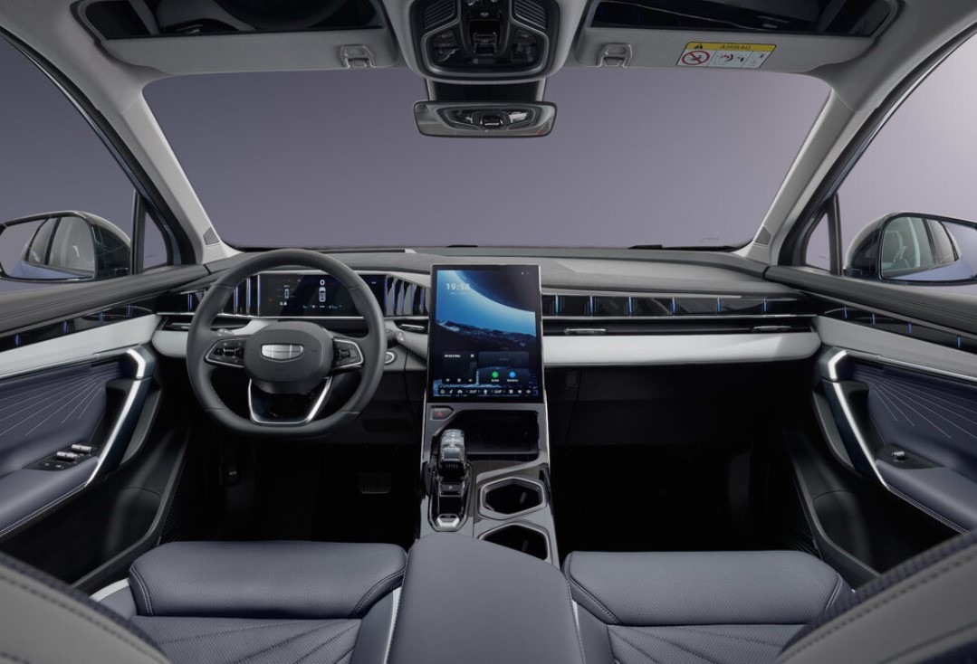 Салон Geely Atlas