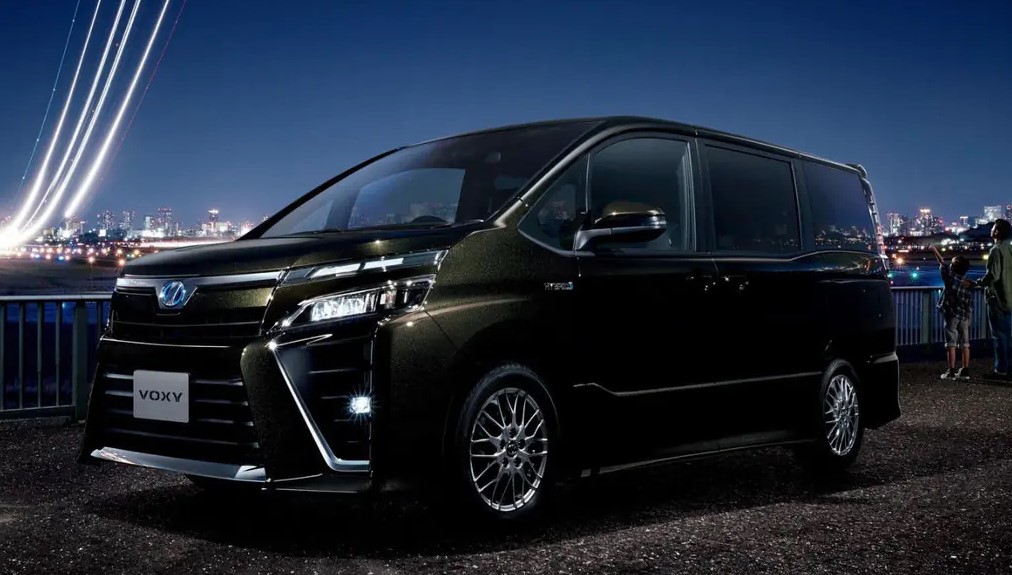 Фото Toyota Voxy