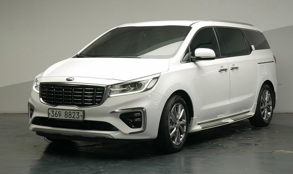 Фото Kia Carnival